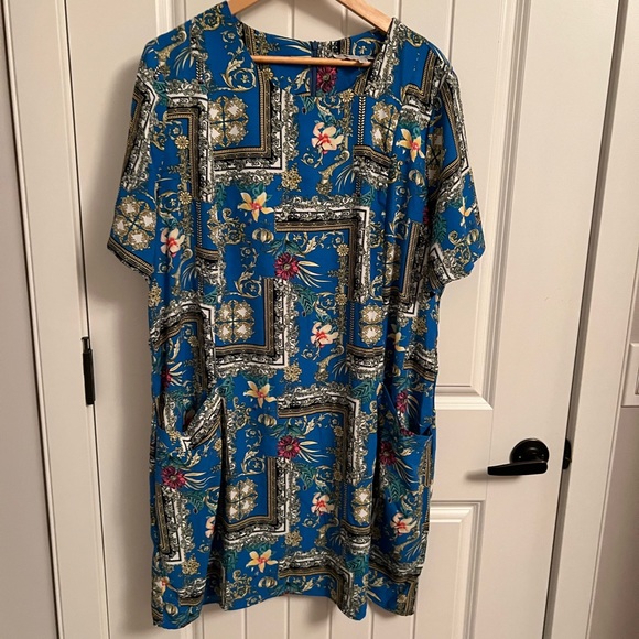 Beautiful dress by Yumi - Picture 2 of 4